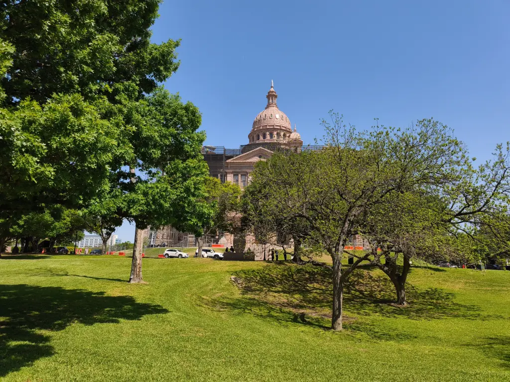 AustinOutsideCapitol05.webp
