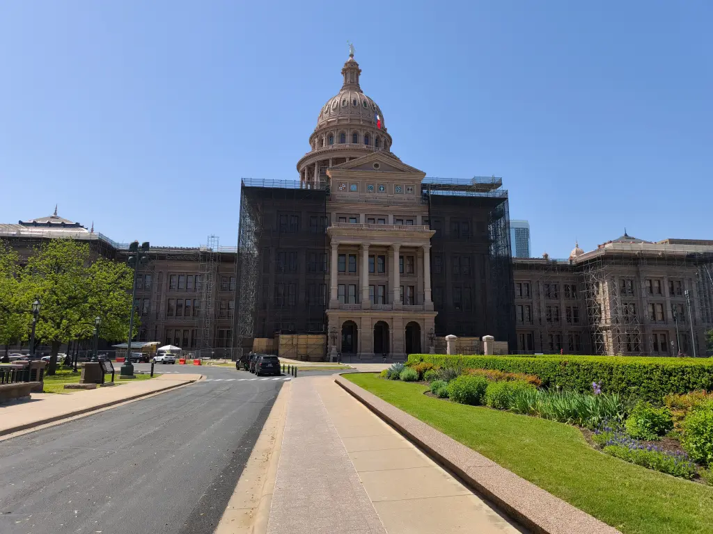 AustinOutsideCapitol08.webp