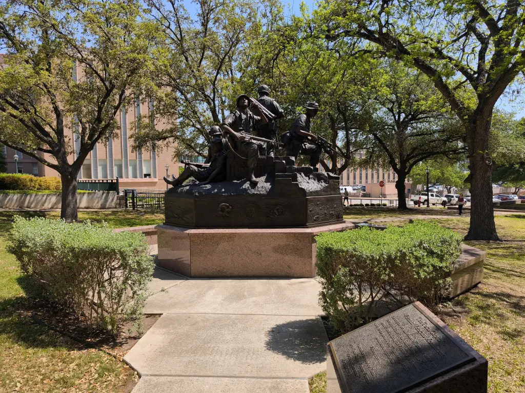 AustinOutsideCapitol09.webp