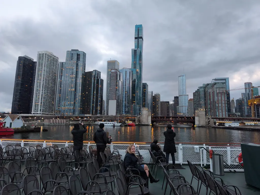 ChicagoSkyscraper02.webp