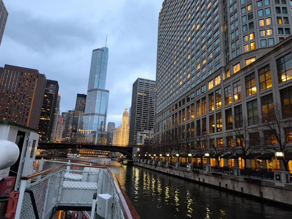 ChicagoSkyscraper05.webp