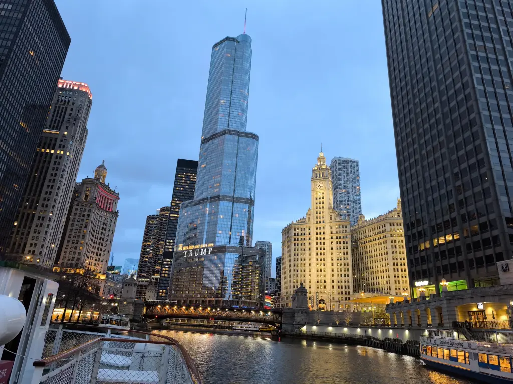ChicagoSkyscraper06.webp