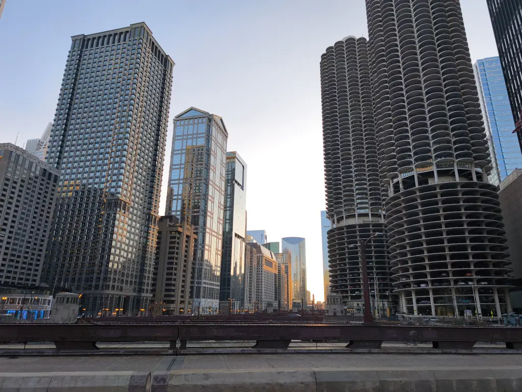 ChicagoSkyscraper07.webp