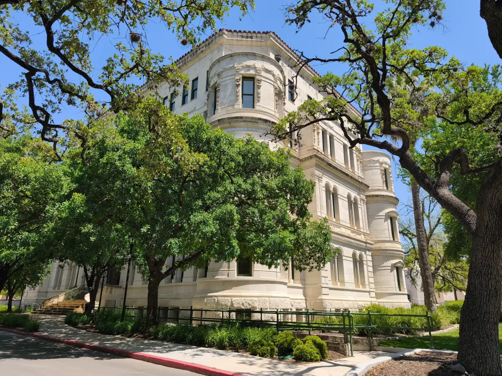 SanAntonioHouse01.webp