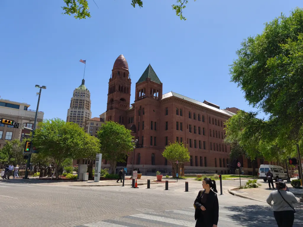 SanAntonioHouse02.webp