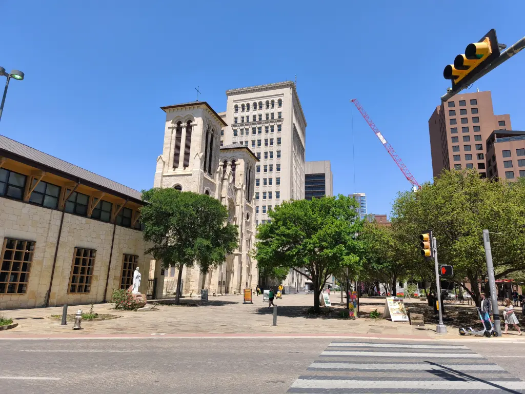 SanAntonioHouse03.webp